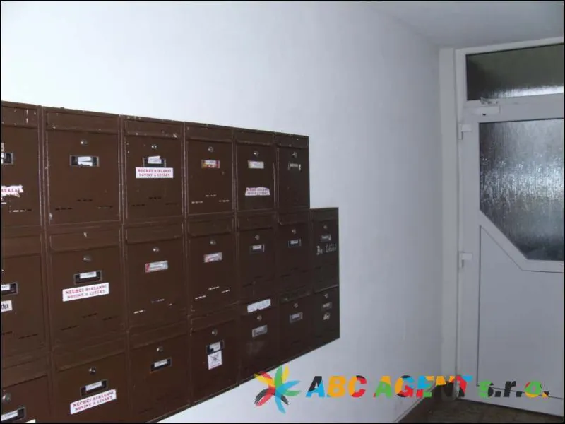 Schránky, vestibul prodej Garsoniéra 22m2 Chodov
