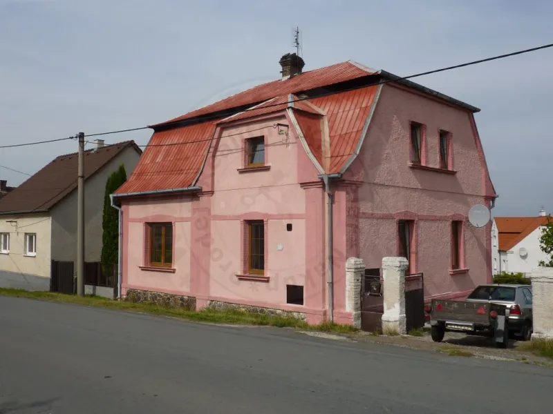 Rodinný dům 4+1, Kyšice - pohled z ulice