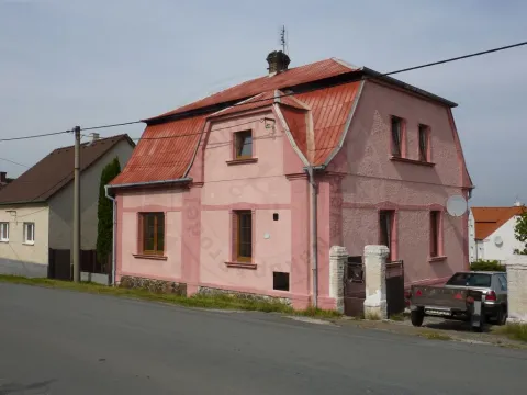 Rodinný dům 4+1, Kyšice - pohled z ulice
